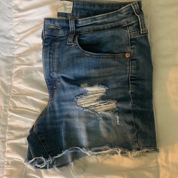 Universal Thread jean shorts size 8 - Picture 3 of 4